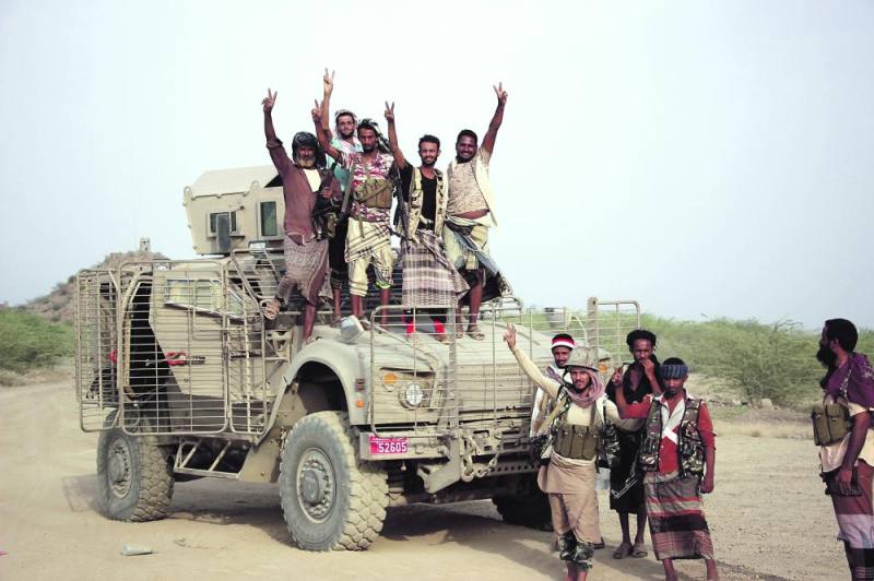 هلع وسط الحوثيين عقب انتصارات الشرعية بالساحل الغربي