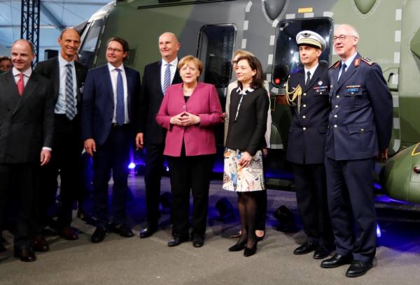 ميركل تسعى لتعميق التعاون العسكري الأوروبي