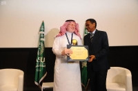 سعد الجريس يتسلم إحدى جوائز المملكة (واس)