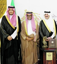 الأمير سعود بن نايف يكرم لجنة مهرجان الخيول والجهات المشاركة والداعمة