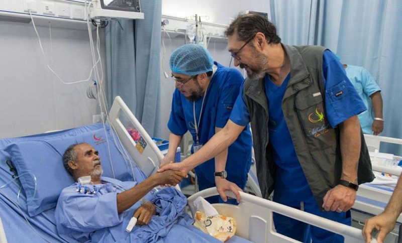 فريق «البلسم» يتفقد المرضى بعد عملياتهم الجراحية فى اليمن