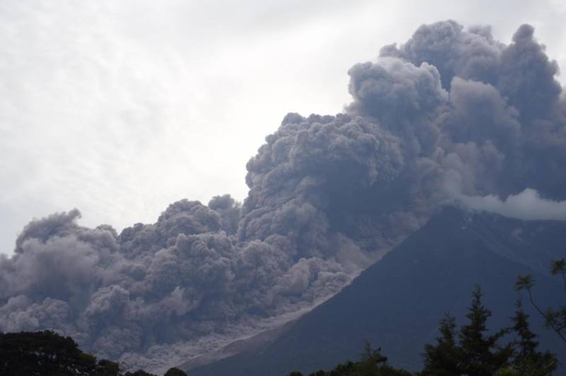 الثوران البركاني في جواتيمالا يخلف 25 قتيلاً