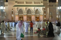 100 باب لخدمة زائري المسجد النبوي