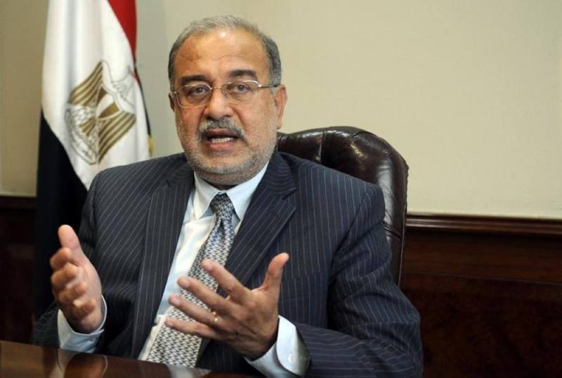 رئيس الوزراء المصري يتقدم باستقالة حكومته