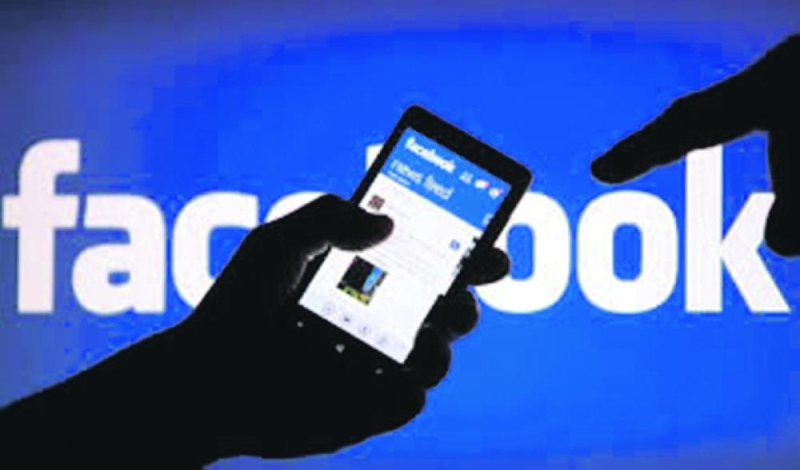 «فيسبوك» تتبادل البيانات مع شركات صينية