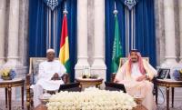 خادم الحرمين الشريفين يعقد جلسة مباحثات مع رئيس جمهورية غينيا