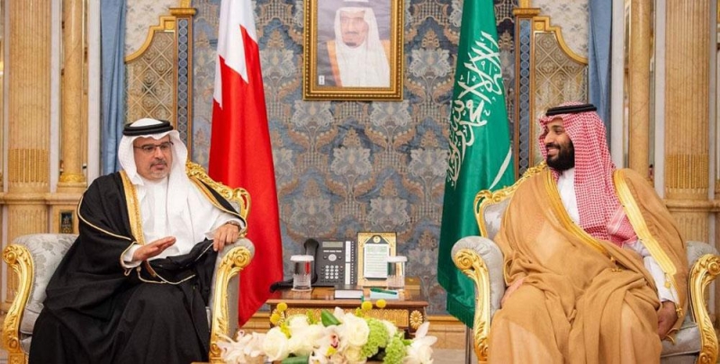 ولي العهد يلتقي ولي عهد البحرين ويبحثان المستجدات الإقليمية