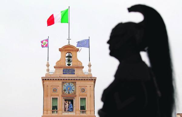إيطاليا تصدّر أزماتها للاقتصاد العالمي