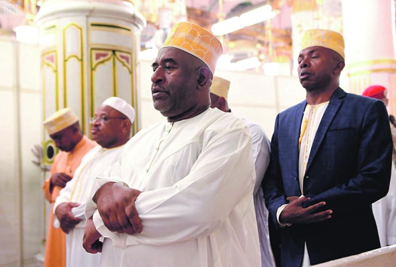 رئيس جزر القمر يزور المسجد النبوي
