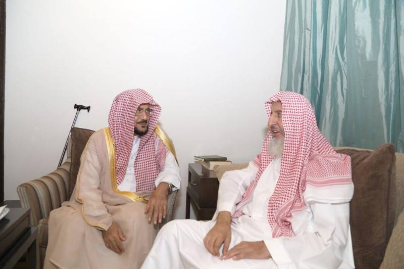 مفتي عام المملكة يستقبل وزير الشؤون الإسلامية