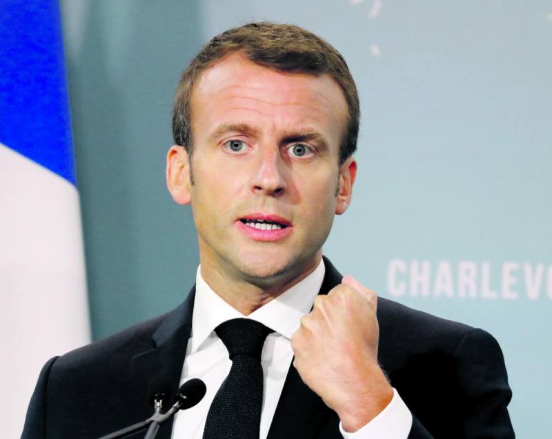 الرئيس الفرنسي: كنت لاعب كرة قدم لا يفتر حماسه