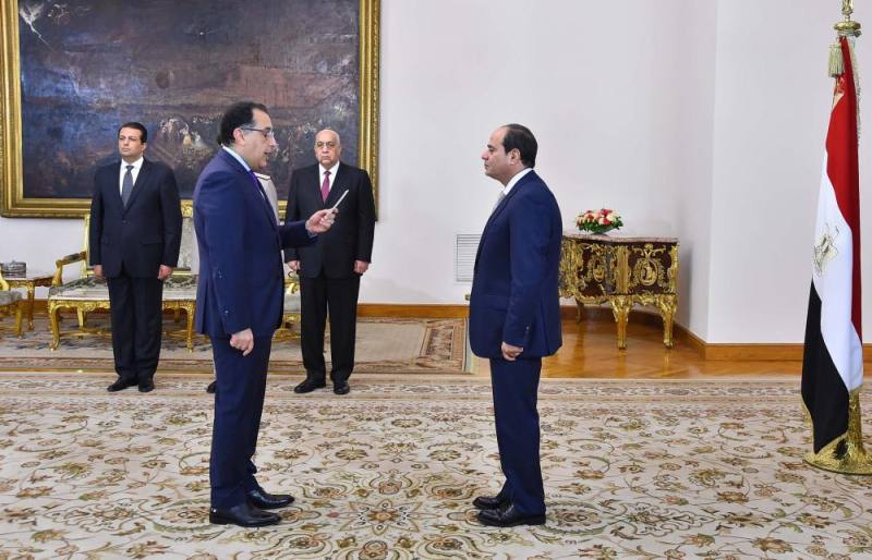 الحكومة المصرية الجديدة تؤدي القسم أمام الرئيس السيسي