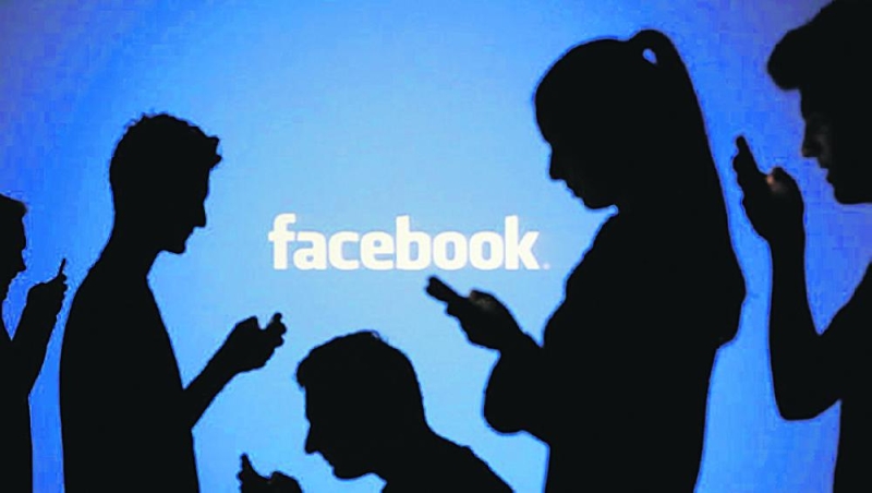 الشباب أكثر إقبالا على «واتساب» من «فيسبوك»