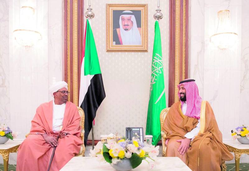 ولي العهد يبحث مع رئيس السودان مستجدات الأحداث