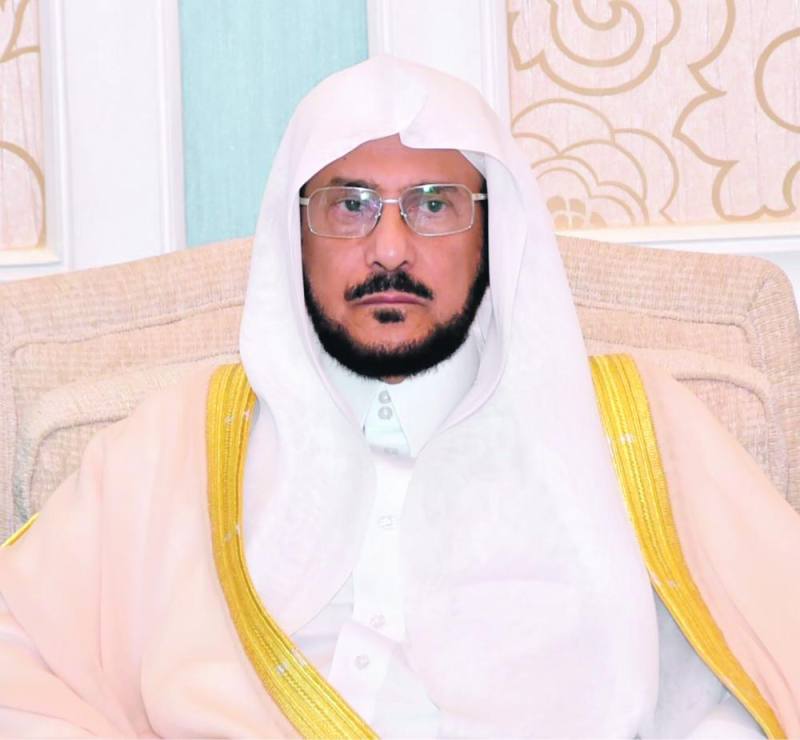 وزير الشؤون الإسلامية يهنئ القيادة بالعيد