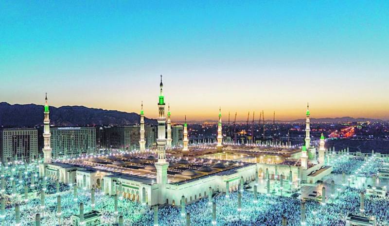 مليون مصل يؤدون صلاة عيد الفطر بالمسجد النبوي