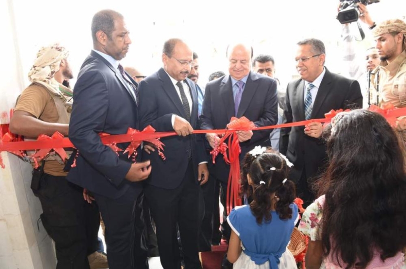 الرئيس هادي يفتتح أكبر مشروع اتصالات في اليمن بتكلفة 93 مليون دولار