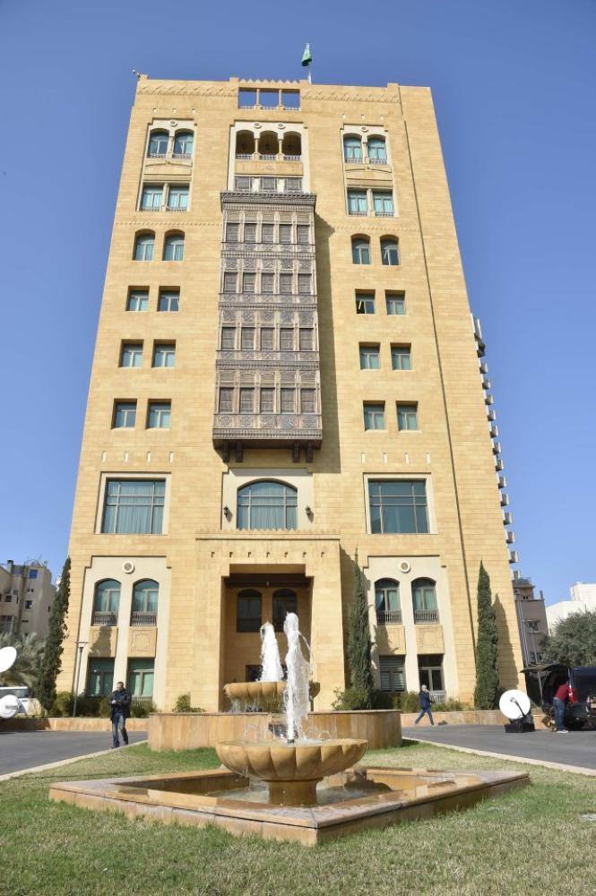سفارة المملكة فى بيروت تحذرمن مجهول ينتحل شخصية الأمير طلال بن سلطان: لا تتعاملوا معه
