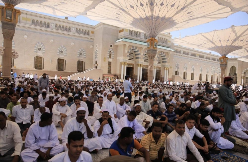 أمام المسجد النبوى: الاستقامة على الطاعات من علامات قبول العمل 
