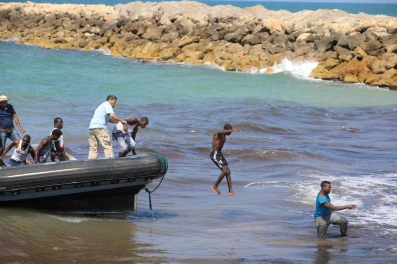 إنقاذ 94 مهاجرًا غير شرعي وانتشال 5 جثت فى ليبيا
