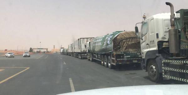 مركز الملك سلمان يسيّر 12 شاحنة إغاثية لأهالي الحديدة