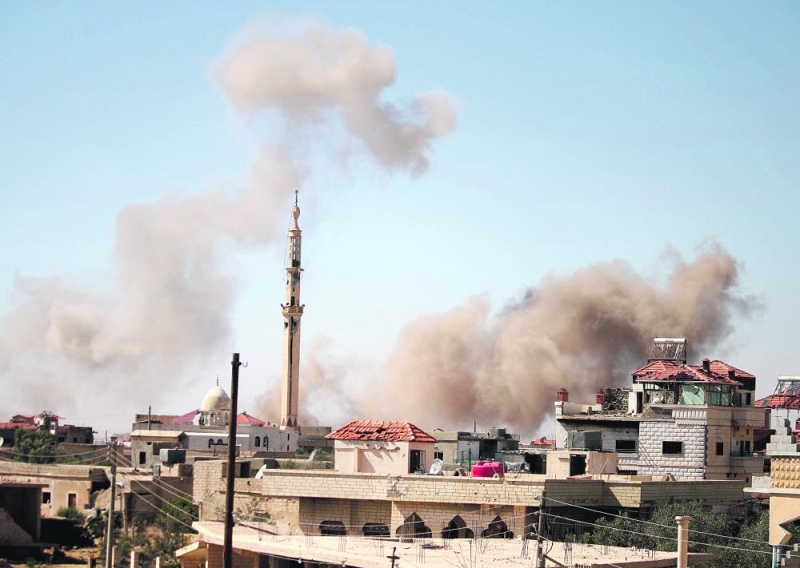 الأسد يحرق درعا بالصواريخ.. والآلاف يفرون من الموت