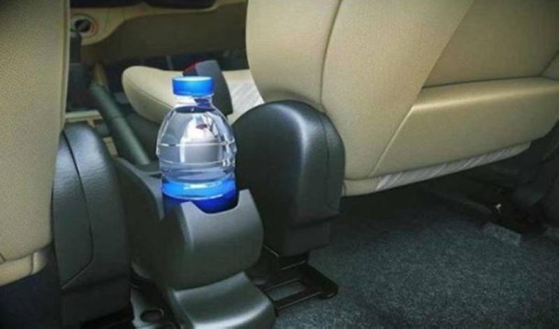 خطورة زجاجة الماء في السيارة