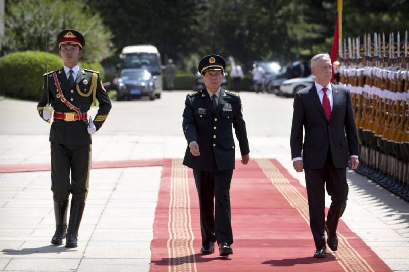 رغم التوتر .. وزيرا الدفاع الأميركي والصيني يبحثان التعاون الثنائي 
