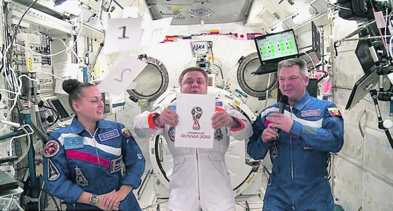 احتفالات فضائية بفوز منتخب روسيا