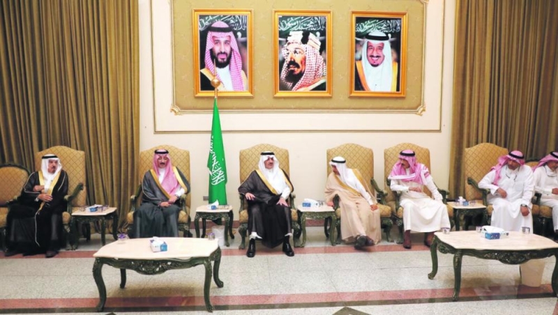 الأمير سعود بن نايف يعزي أسرة الملحم بوفاة عميدها