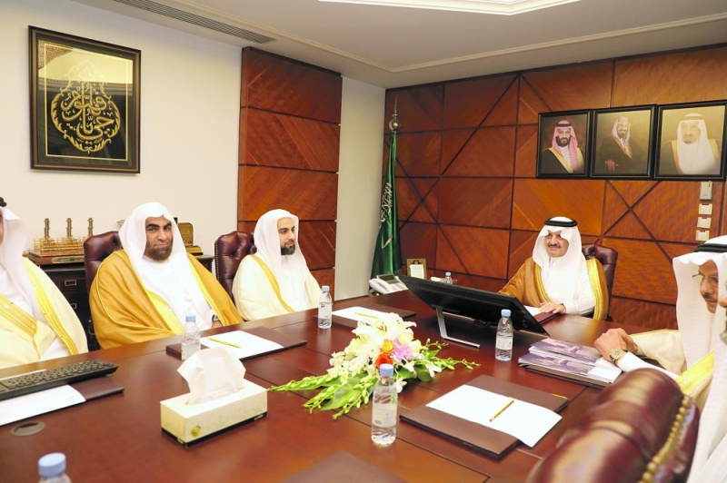 الأمير سعود بن نايف يطلع على خطة جمعية «ترميم» في الأوقاف والاستثمارات
