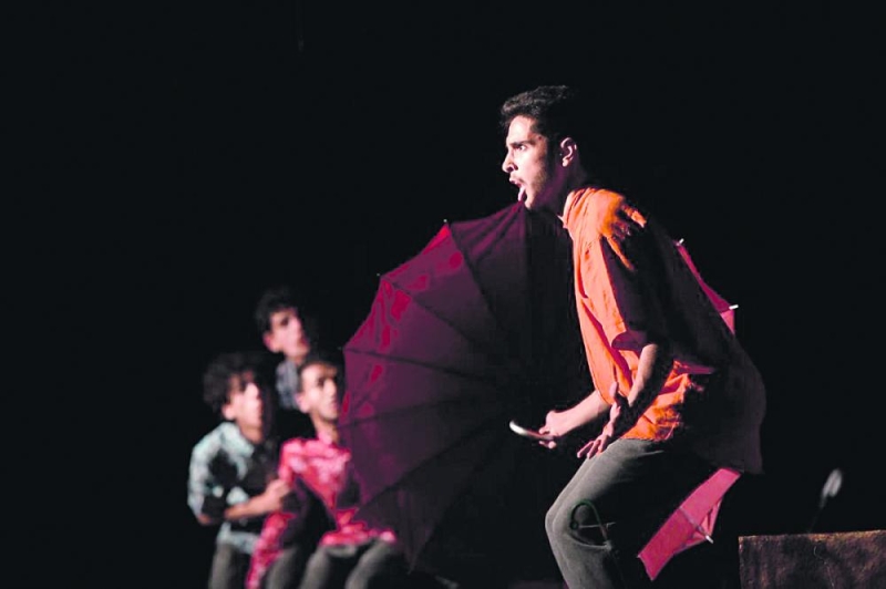 «مظلة» تحصد المركز الأول بمسابقة عكاظ للعروض المسرحية