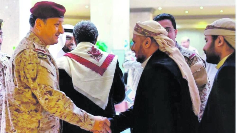 قائد القوات السعودية يلتقي مشايخ ووجهاء تهامة اليمن