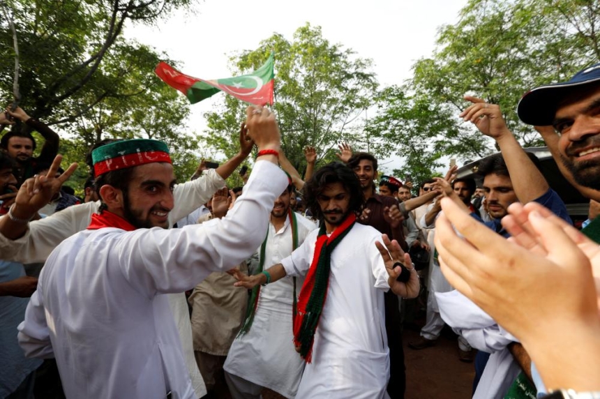 عمران خان يعلن فوزه في الانتخابات الباكستانية