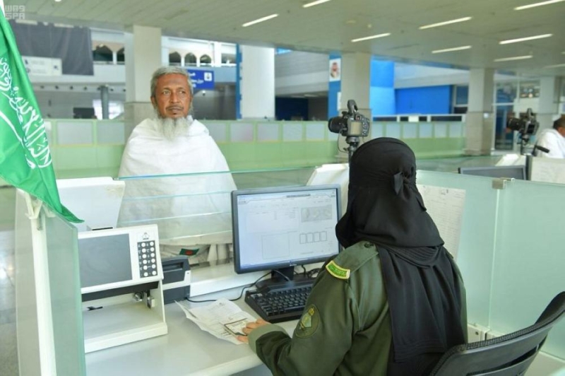 مدير الجوازات للعاملين بمطار جدة: حسن التعامل مع الحجاج