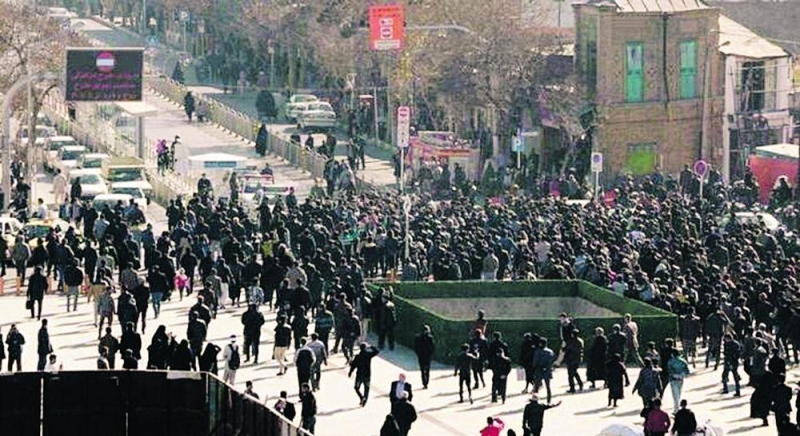 العقوبات الأمريكية على إيران تبدأ اليوم.. والاحتجاجات تتصاعد