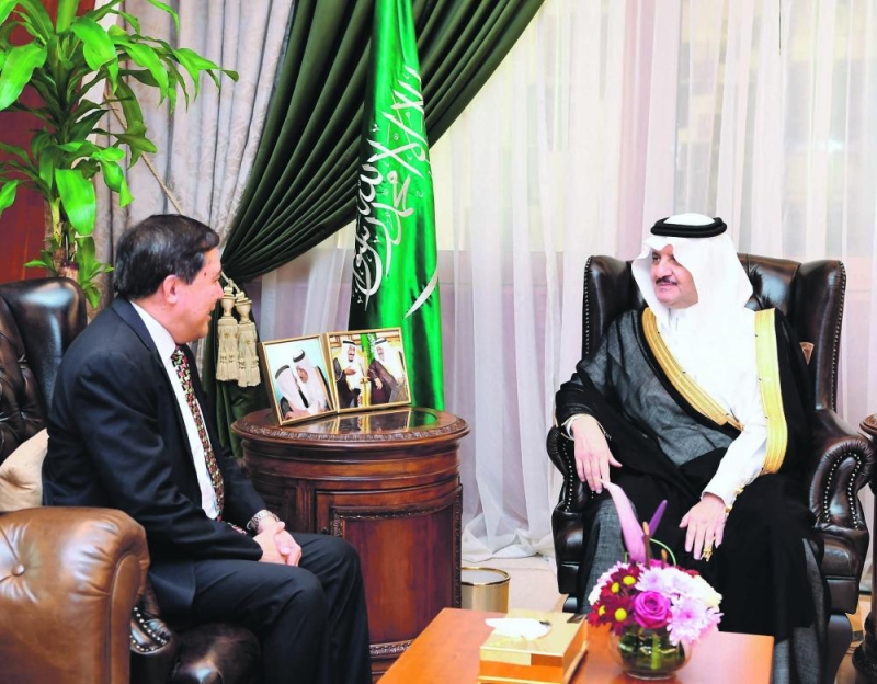 الأمير سعود بن نايف ينوه بعمق العلاقات بين المملكة وسنغافورة