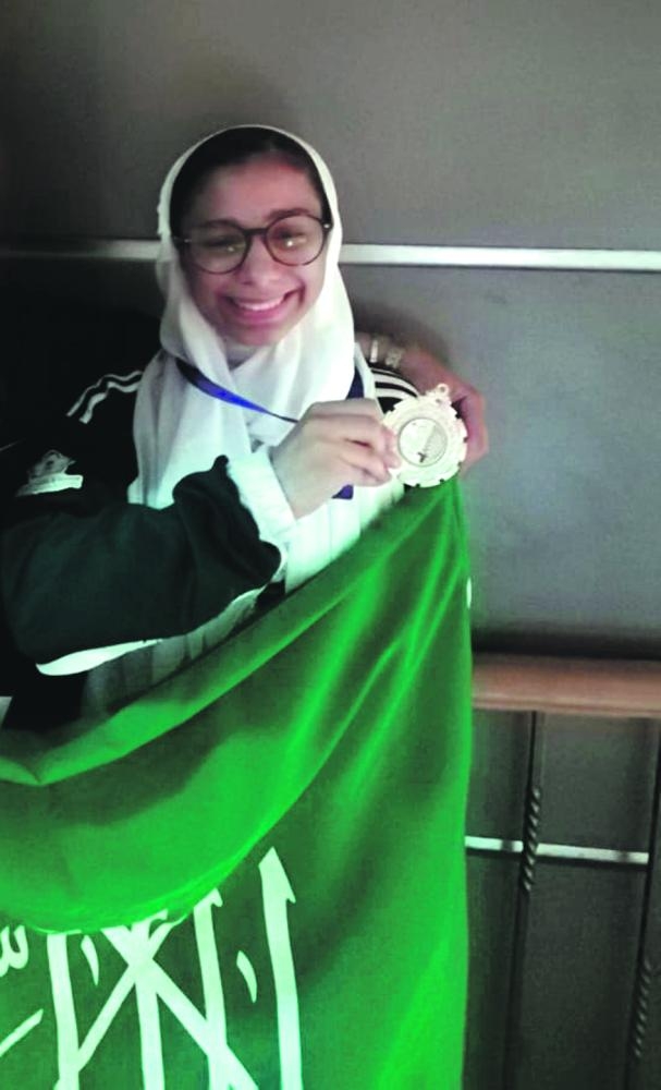 «حسناء» تحقق أول فضية للفتيات في تاريخ المبارزة السعودية