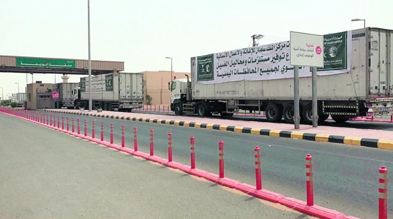13 شاحنة سعودية تعبر منفذ الوديعة لتأمين احتياجات الغسيل الكلوي باليمن