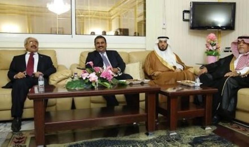 وزير الخارجية اليمني يدشن المنصة الإلكترونية لليمنيين بجدة