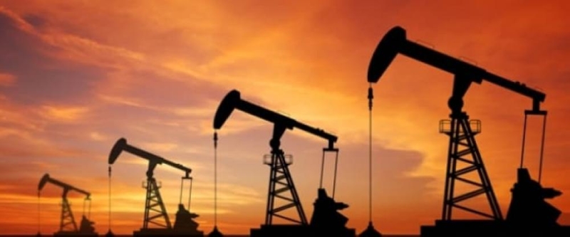  المخزونات الأمريكية تخفض سعر النفط 