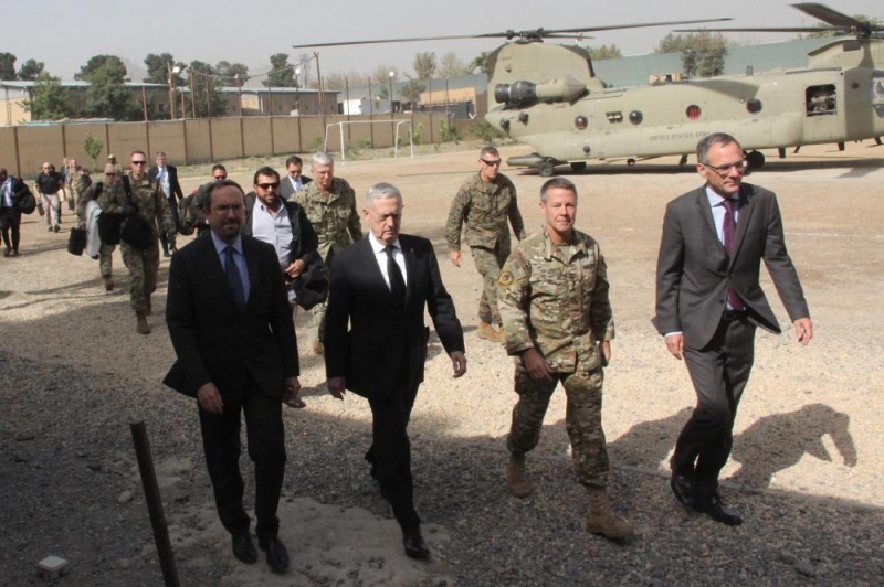 وزير الدفاع الأميركي يصل إلى أفغانستان في زيارة غير معلنة