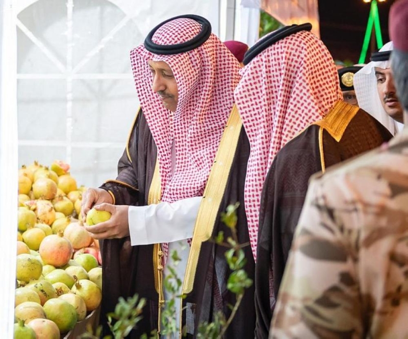 أمير الباحة يوجّه بتمديد مهرجان الرمان إلى الأحد المقبل