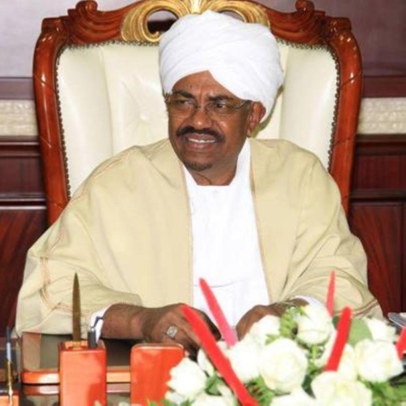 الرئيس السوداني يعين محافظًا جديدًا للبنك المركزي