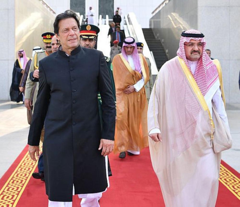 رئيس وزراء باكستان يغادر جدة 