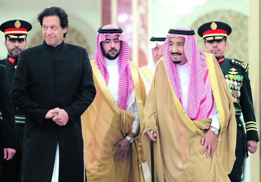 خادم الحرمين يستقبل رئيس وزراء باكستان ويقيم له مأدبة غداء