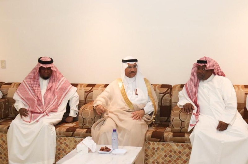 وكيل إمارة الشرقية ينقل تعازي الأمير سعود بن نايف ونائبة لأسرة العماري