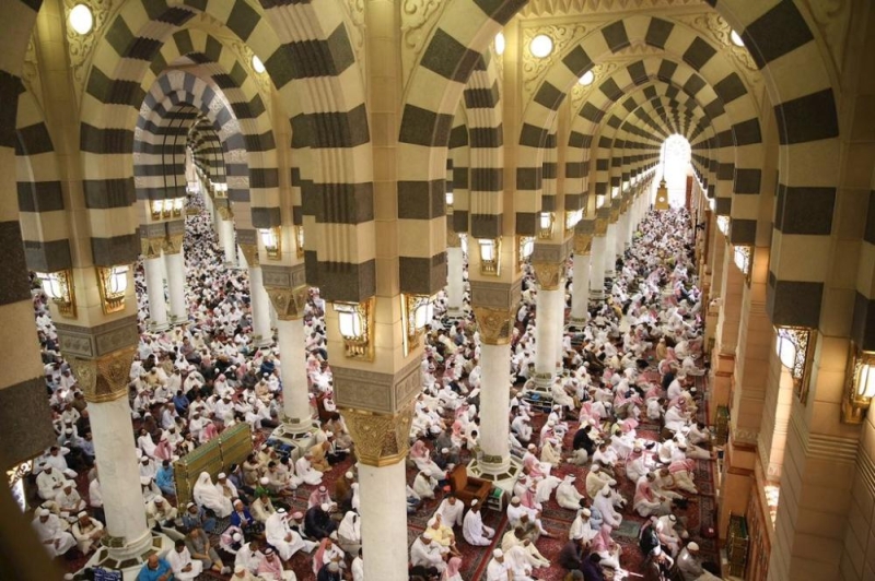 خطيب المسجد النبوى: لابد أن يصلح المسلمون دنياهم بكسب الحلال وإنفاقه في أبواب الخير 
