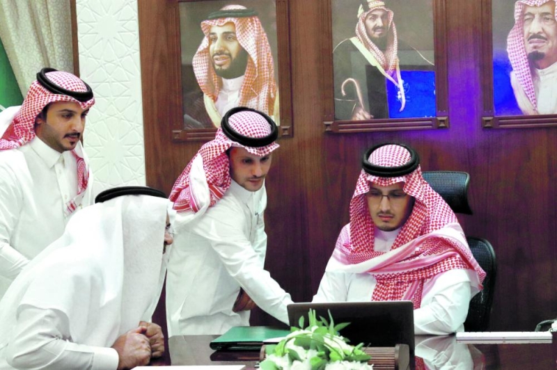 الأمير أحمد بن فهد بن سلمان يدشن موقع المتنزه البري