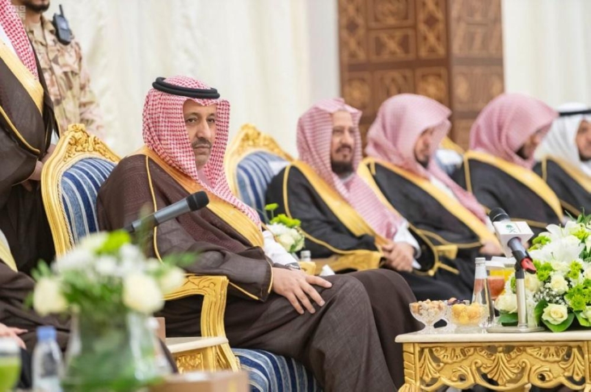 أمير الباحة يستقبل مديري الإدارات الحكومية ومشائخ القبائل بالمنطقة